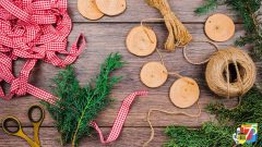 DIY dekorasi natal dari kayu. (Sumber : Mataram Paint)